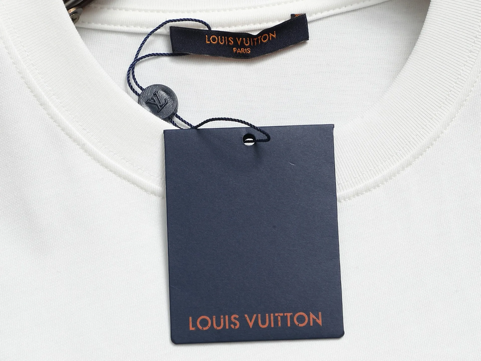 🅿️170 LV Louis Vuitton 25ss spring and summer printed short T series -1v Yayoi Kusama series pumpkin 🎃 pattern round neck short-sleeved T-shirt made of 32-count double yarn pure cotton 240g, washed at high temperature, will not shrink or fade. Comfortable to the touch, super texture❤️ Back-stitched cuff design, yellow back-mark embellishment, and a full set of accessories. A must-have for trendy men and trendy women, the classic drop-shoulder slightly wide version is available exclusively from stock!         ⚠️Only make high quality products, reject junk goods!  -Color: White Black -Size: XS S M L -Crowd: Unisex